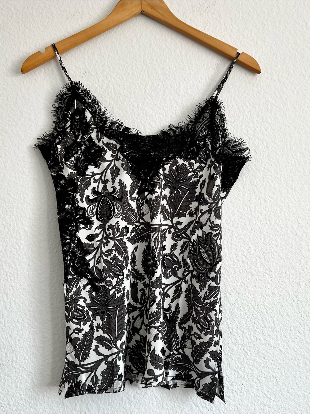 Gold Hawk 💯 Silk Black & White Floral Lace-Trim Camisole